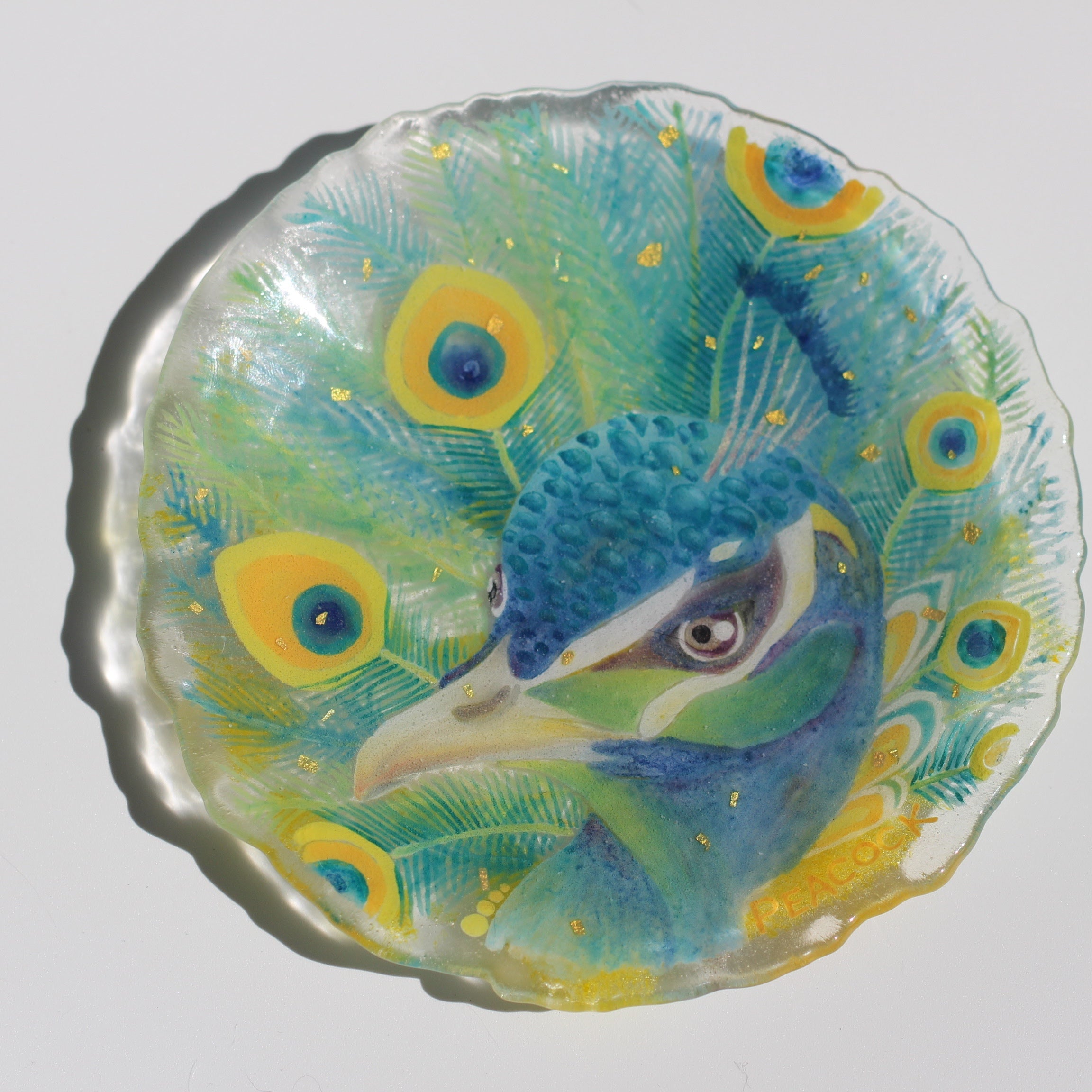 孔雀硝子丸皿 Peacock in a Golden Garden – Kyoto nokaze Global