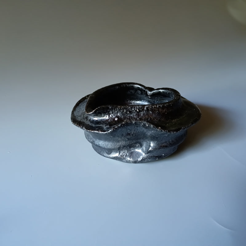 Hikidashi-guro Chilled Sake Server — Bizen Ware. Handmade Bizen ware from Japan.