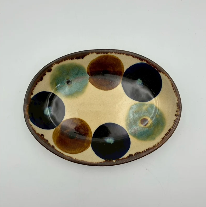 Three-Colour Dot Oval Plate — Okinawa. Handmade Okinawa ware from Japan.