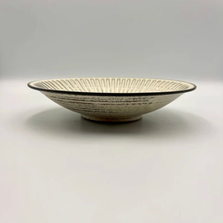 Hana Shinogi Plate, Medium, White