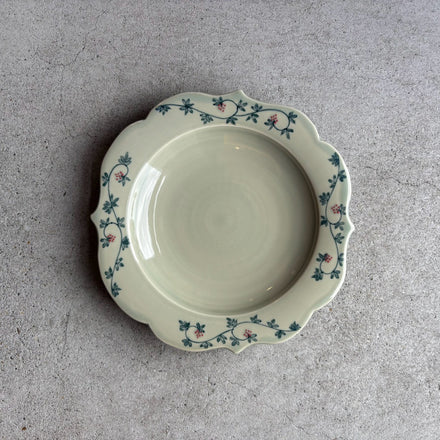 Nozberry 8-inch Rimmed Plate