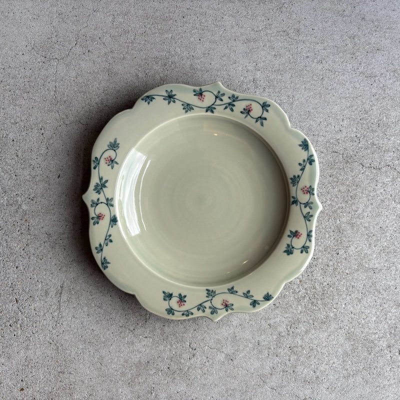Nozberry 8-inch Rimmed Plate