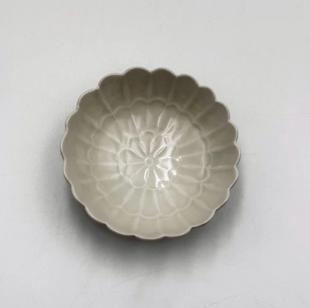 Ash-blue glazed chrysanthemum small bowl