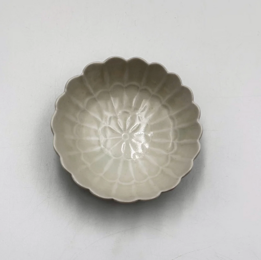 Ash-blue glazed chrysanthemum small bowl