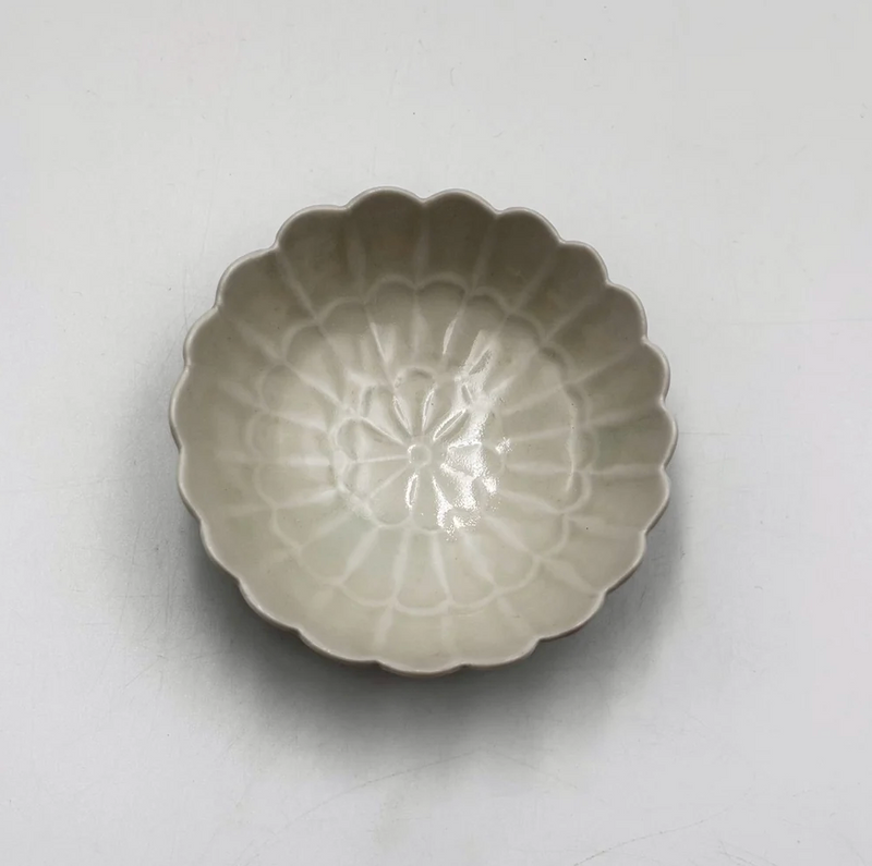 Ash-blue glazed chrysanthemum small bowl