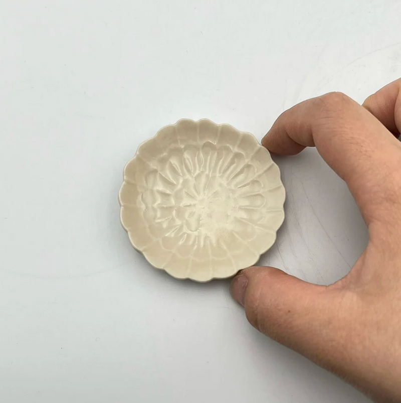Ash Amber Glaze Chrysanthemum Mini Plate