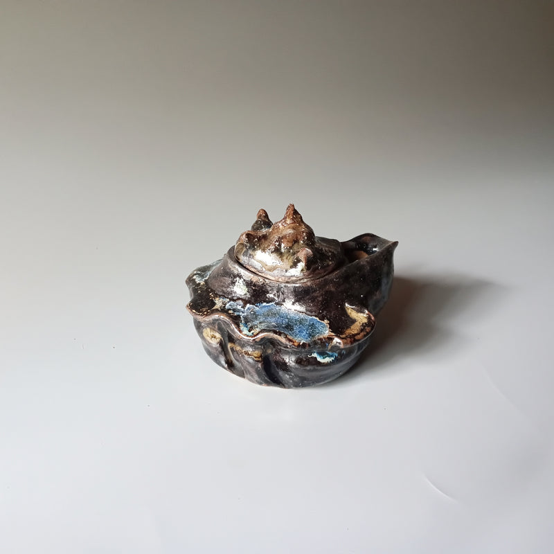 黒備前貝宝瓶。京都から世界へお届けします
