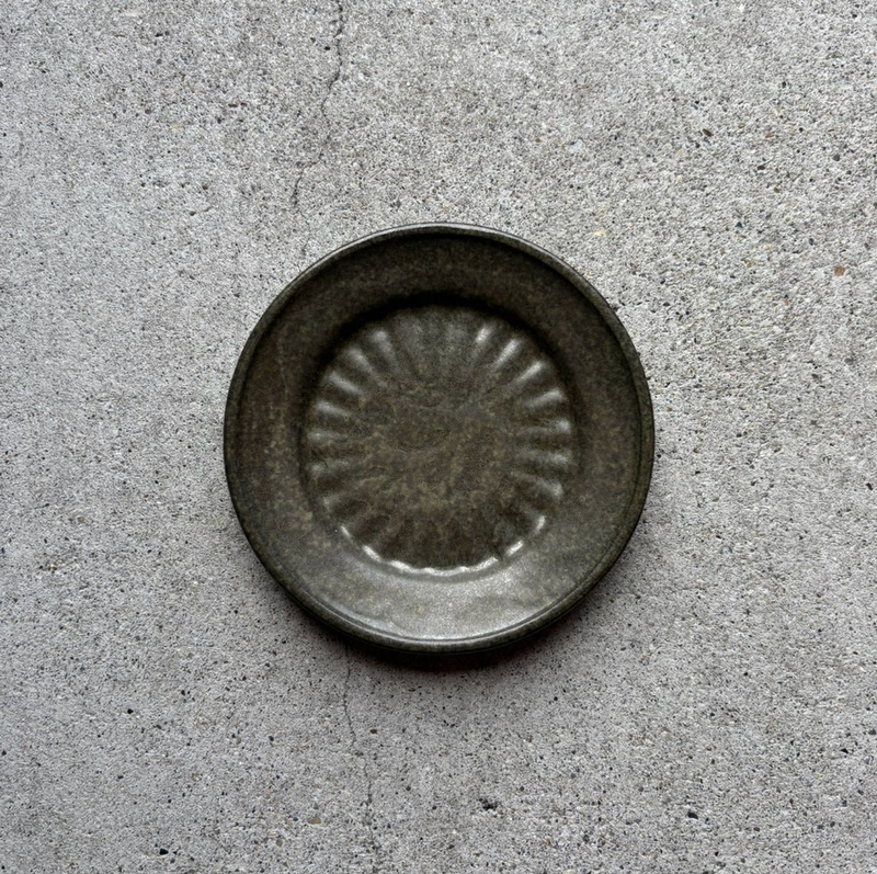 Hiromatsu Hirotaka Mountain Plate Round S olive