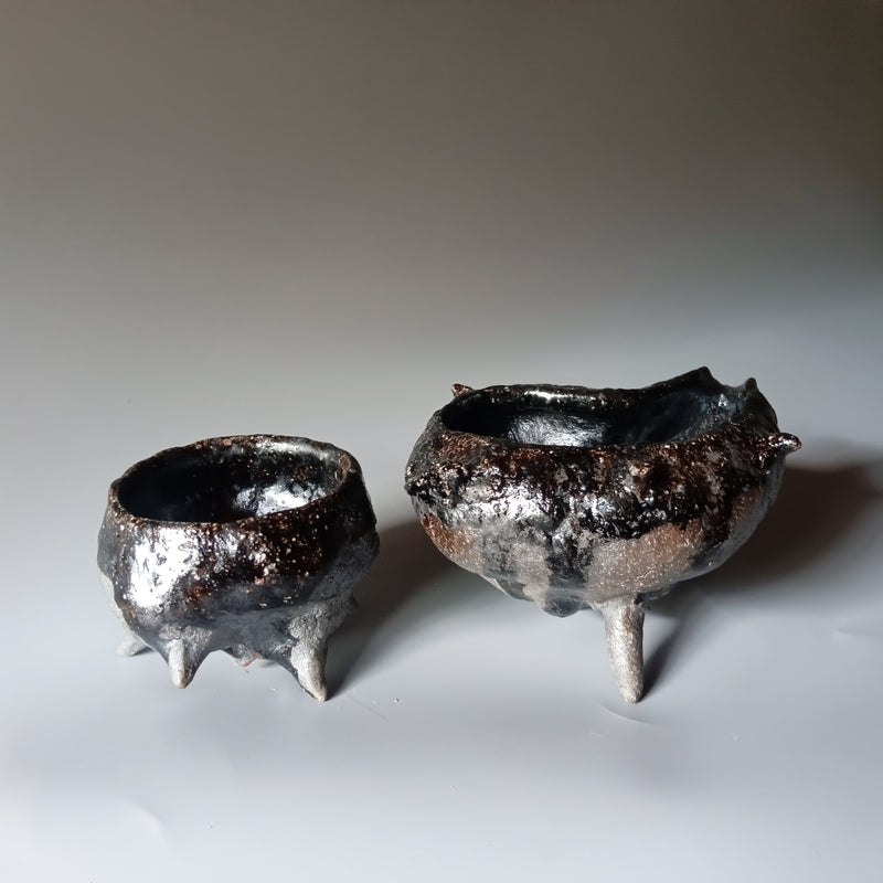 Hikidashi-guro Shell Sake Set — Bizen Ware, shipped worldwide from Kyoto